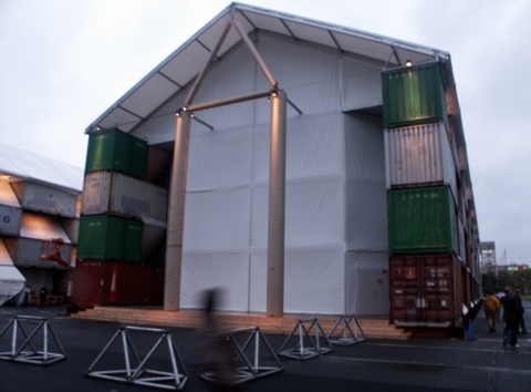The Nomadic Museum, Ban Shigeru