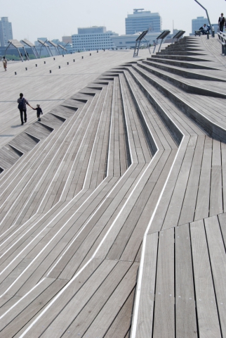 Yokohama International Passenger Terminal, Foa