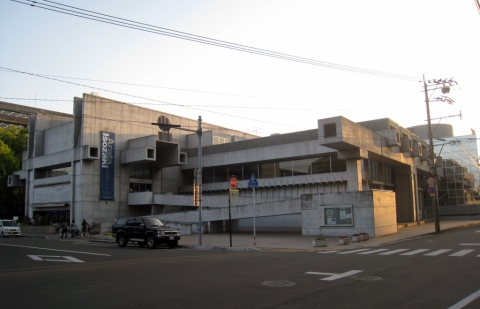 Art Plaza, Arata Isozaki