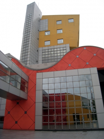 Kitakyushu International Conference Center, Arata Isozaki