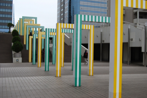 Installation “25 porticos, the color and its reflections”, Daniel Buren