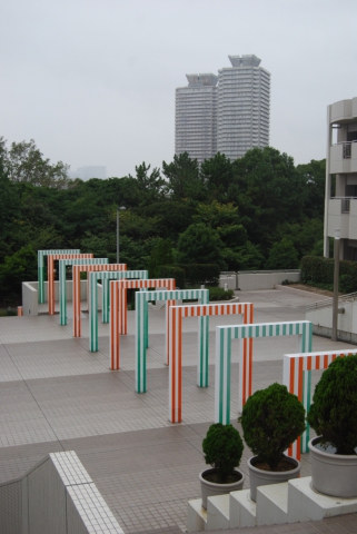 Installation “25 porticos, the color and its reflections”, Daniel Buren