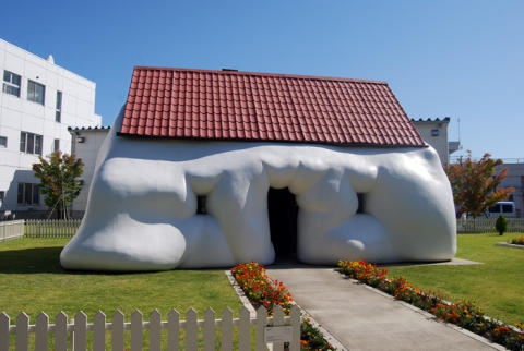 Towada Art center, Erwin Wurm