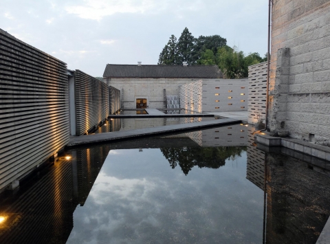 Stone Plaza, Kengo Kuma