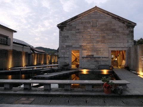 Stone Plaza, Kengo Kuma