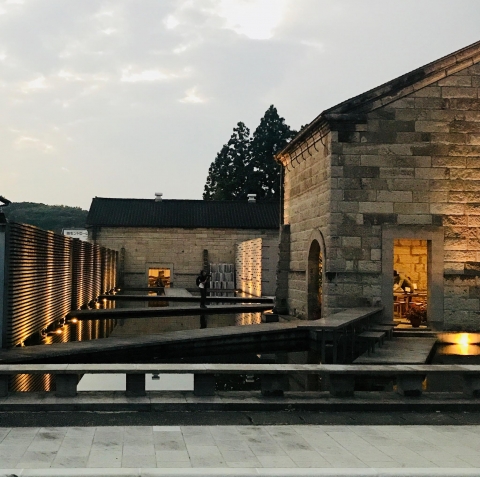 Stone Plaza, Kengo Kuma