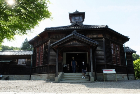 Meiji mura